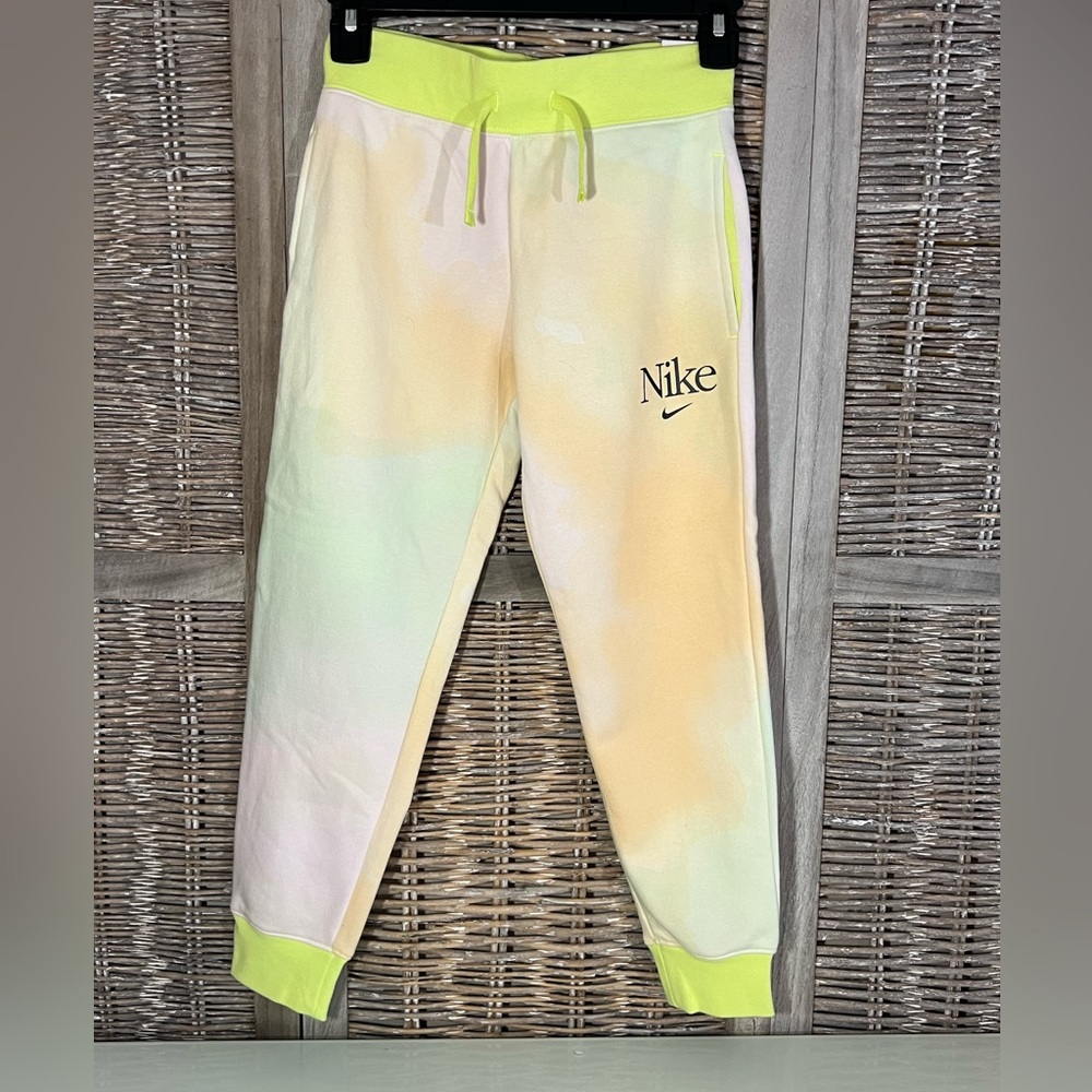 Nike Sportswear Club Fleece Big Kid girls' Pants Yellow/multicolor. Size XS. NWT